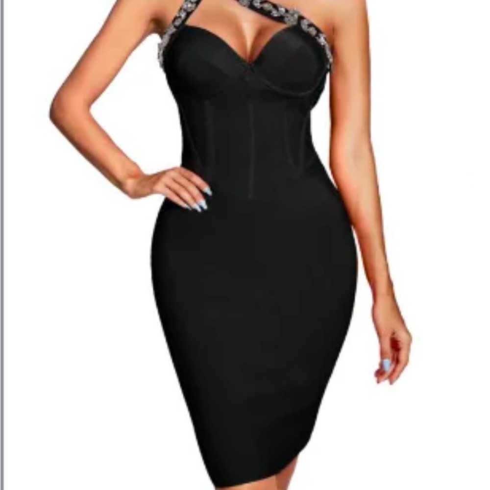Elegant Black Bodycon Dress with Embellished Straps